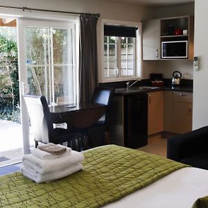 Cranford Cottages And Motel